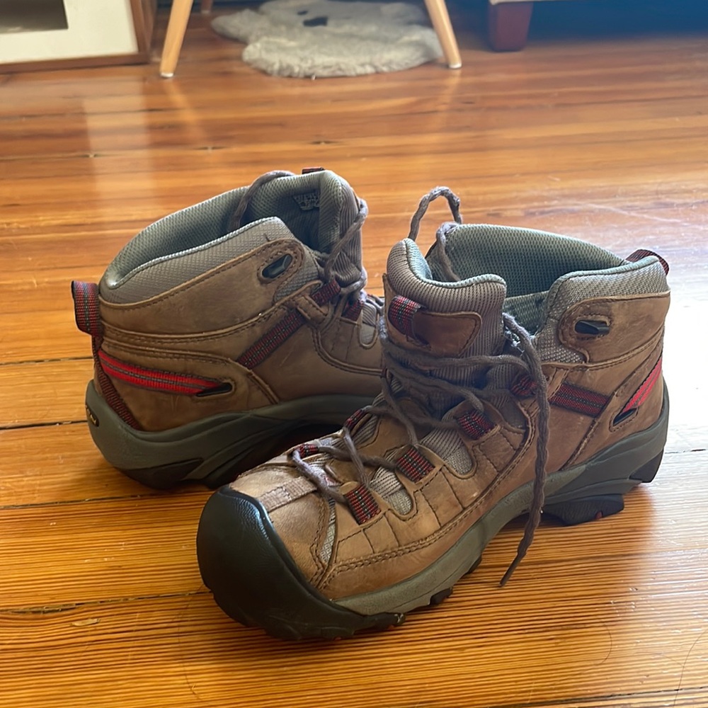 Keen leather brown hiking boots size 7